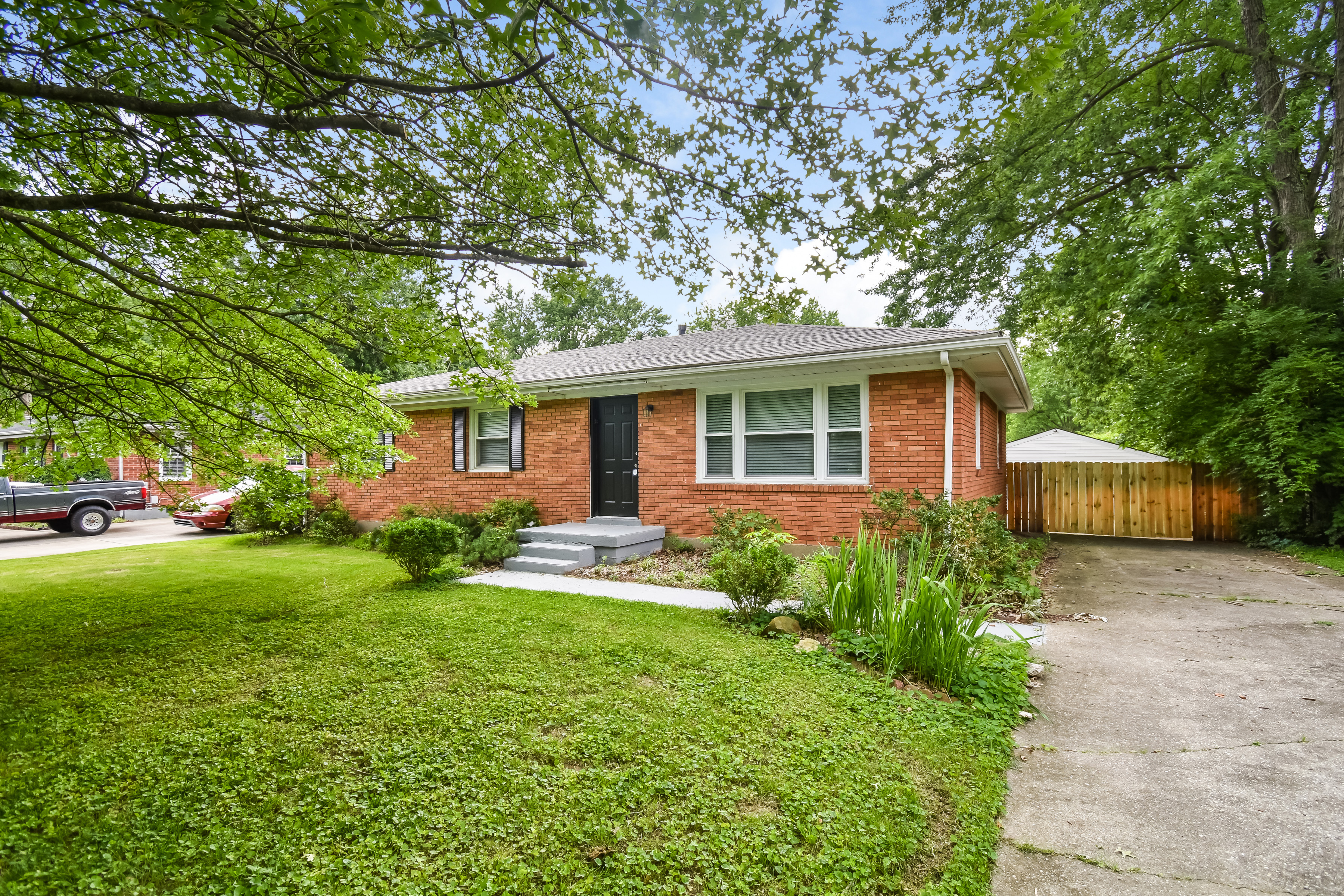 7404 Michael Dr Louisville, KY 40228